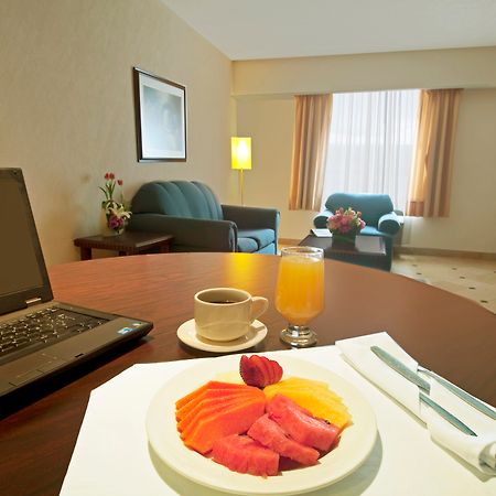 Fiesta Inn Toluca Tollocan Zimmer foto