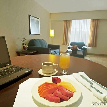Fiesta Inn Toluca Tollocan Zimmer foto