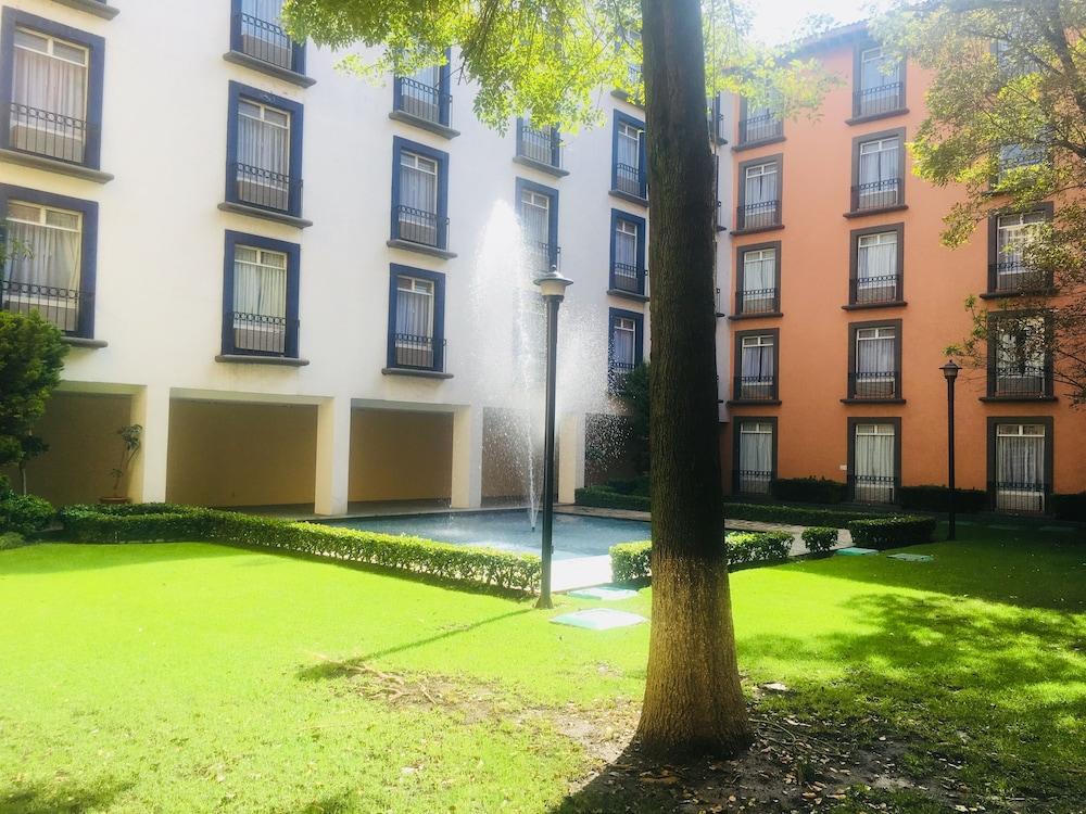Fiesta Inn Toluca Tollocan Exterior foto