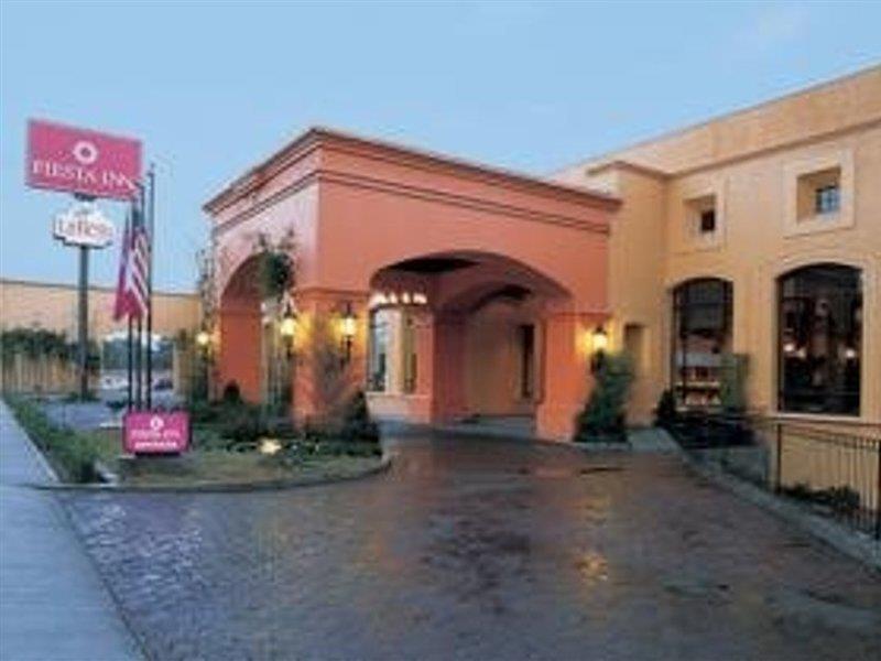 Fiesta Inn Toluca Tollocan Exterior foto