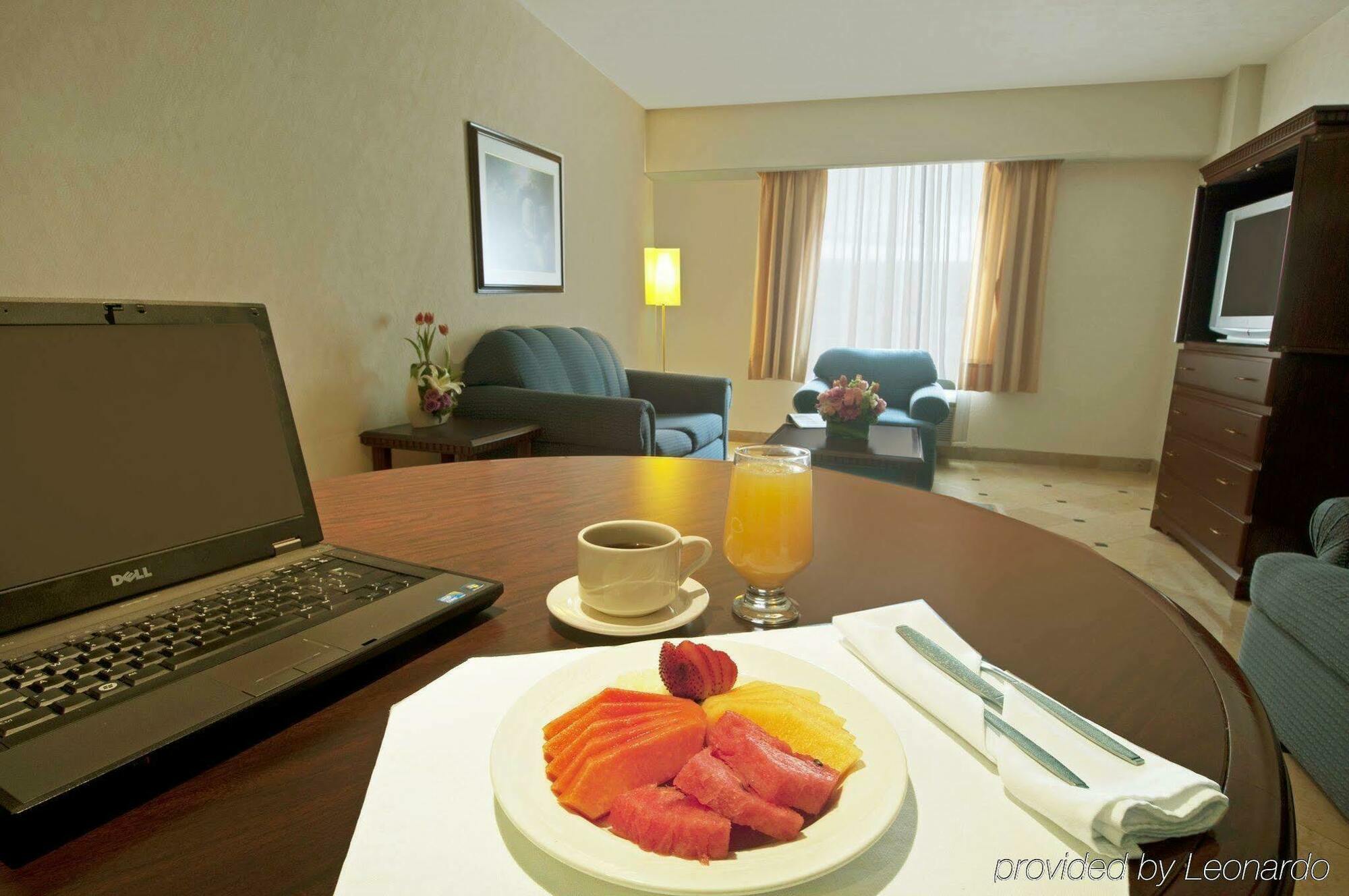 Fiesta Inn Toluca Tollocan Zimmer foto